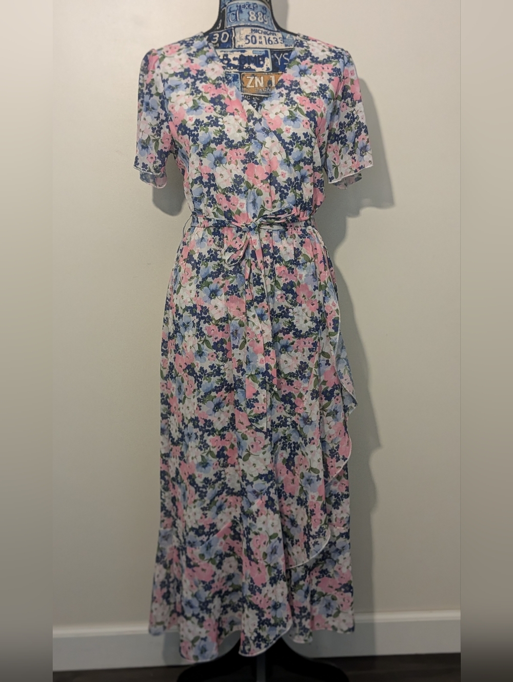 Simplee Floral Belted Flowy Flutter Dress